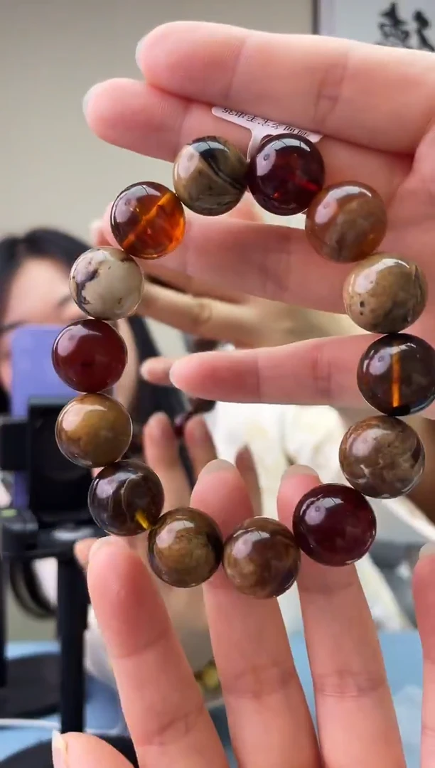 琥珀未镶嵌珠宝奇石T0假一罚十，多样性发一件
