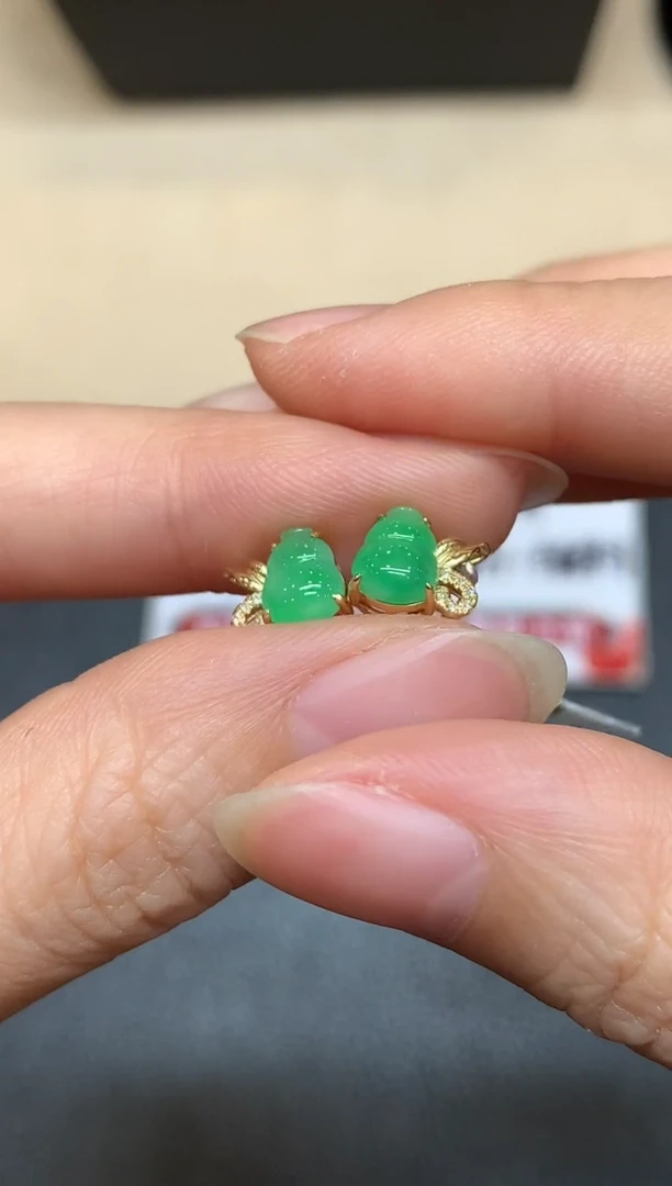 18K金镶嵌翡翠耳饰【无鉴赏期】葫芦【无服务费