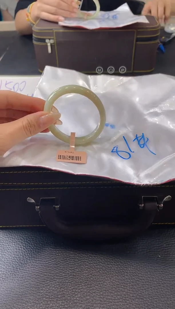 【闪购商品】翡翠手镯（贵妃镯）未镶嵌手镯