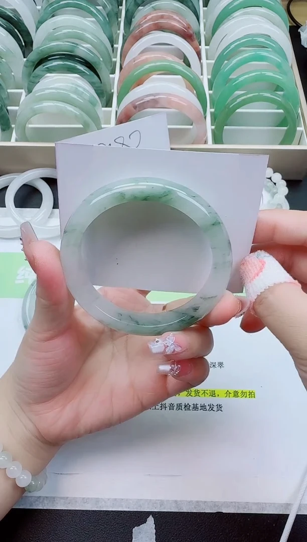 【闪购商品】石英质玉手镯未镶嵌111/60.2圈