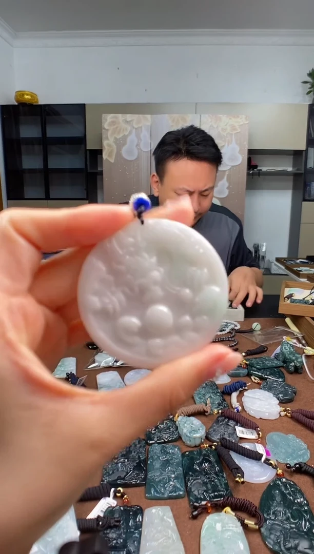 颈饰未镶嵌翡翠多样性发其一
