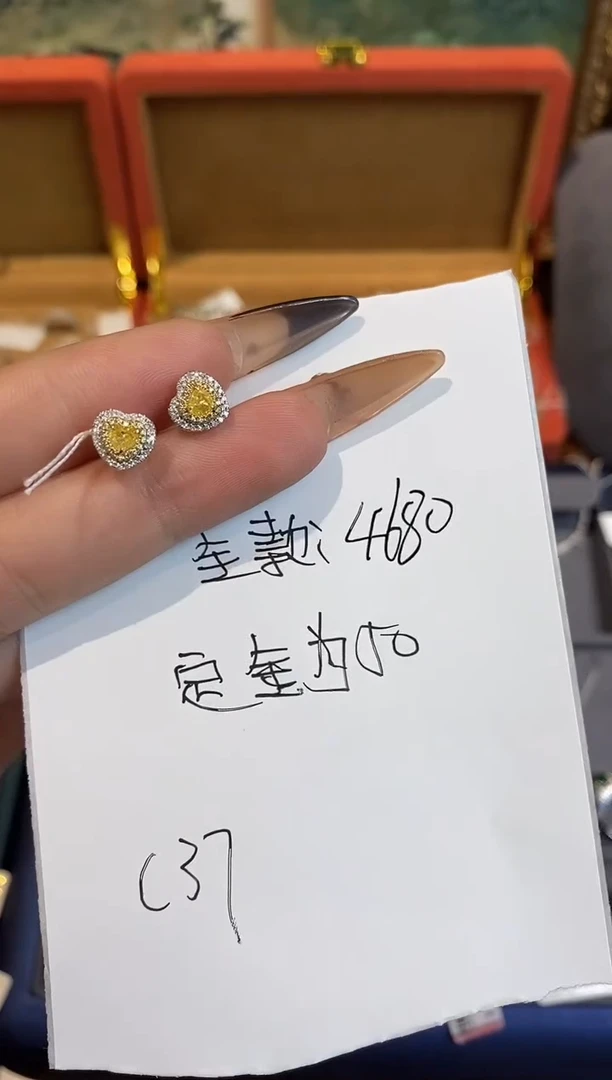 18K金镶嵌耳饰钻石楚楚珠宝中古甄选不退换