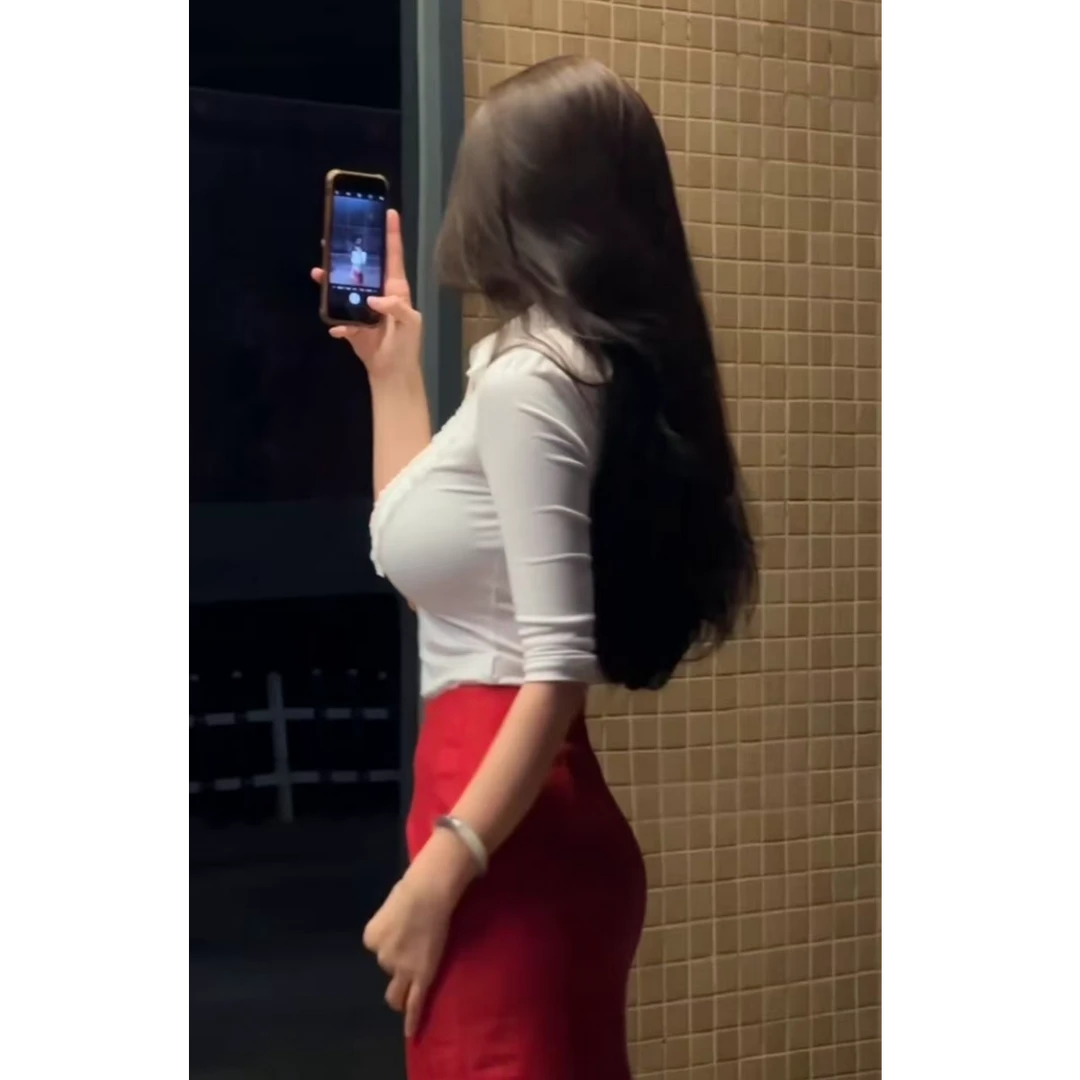 韩系白色polo领长袖衬衫女通勤小众显瘦收腰上衣红色包臀半裙套装