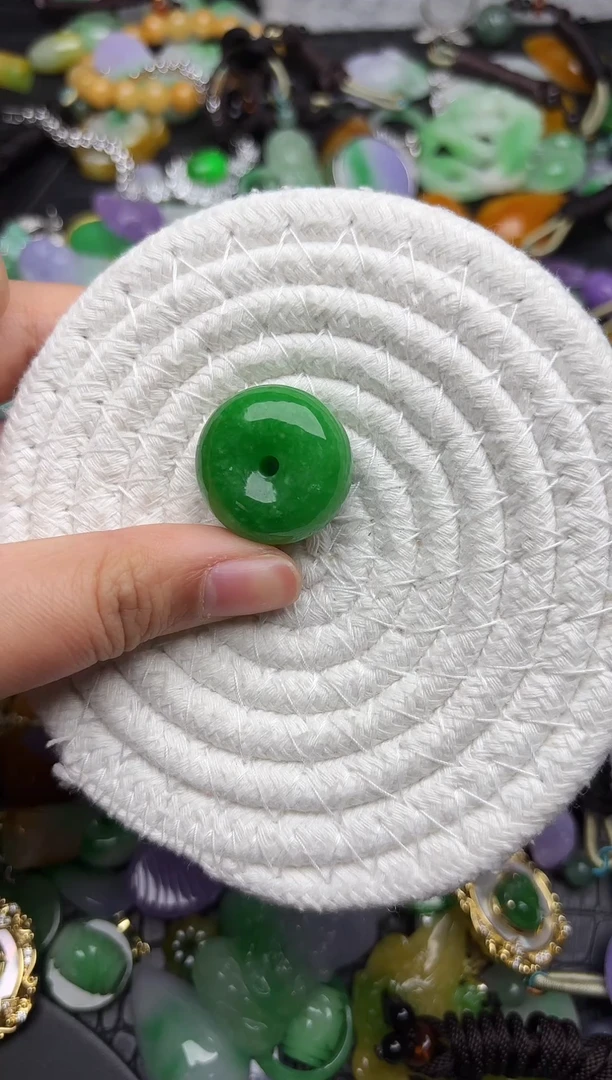 颈饰未镶嵌翡翠缅甸翡翠吊坠