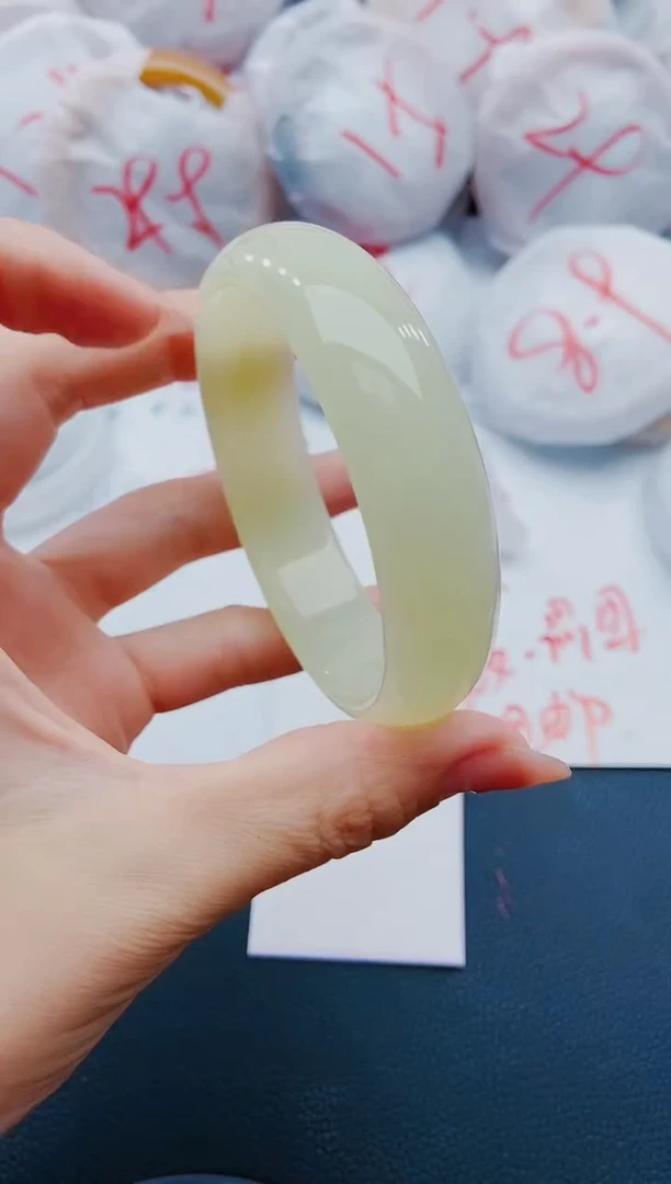 石英质玉手镯未镶嵌K24-63-64