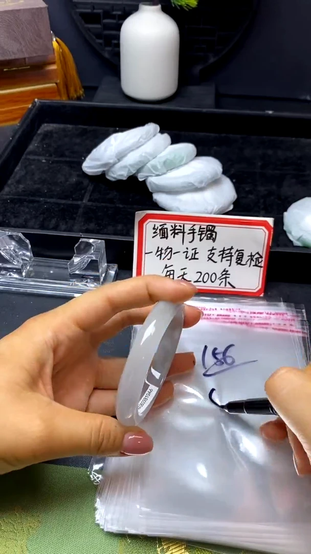 时尚女款缅料手镯156