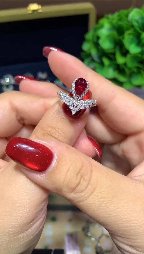 18K金镶嵌戒指红宝石1.03ct