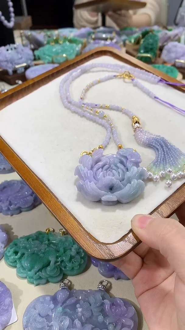 颈饰未镶嵌翡翠吊坠