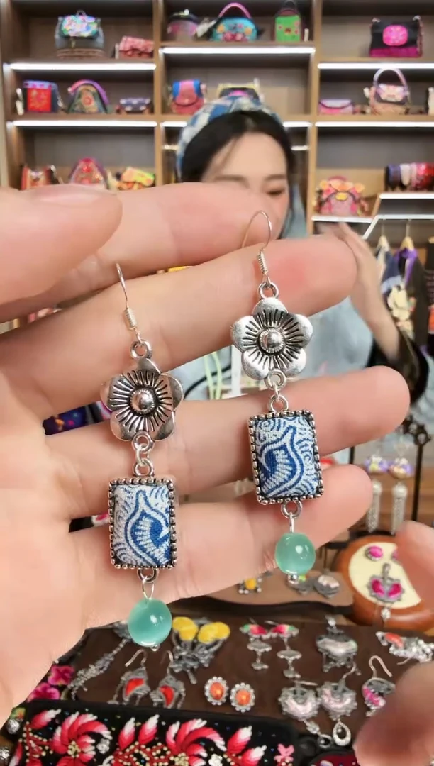 【闪购商品】织绣117蒙阿苏苗绣传承