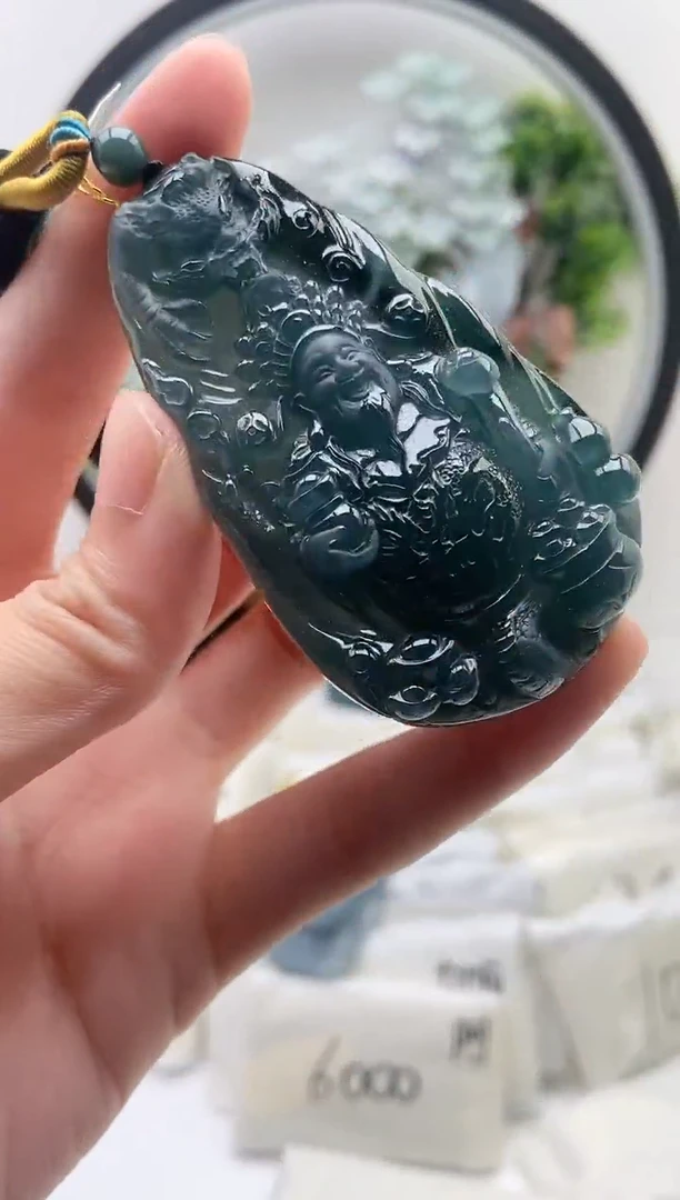 翡翠未镶嵌颈饰财神