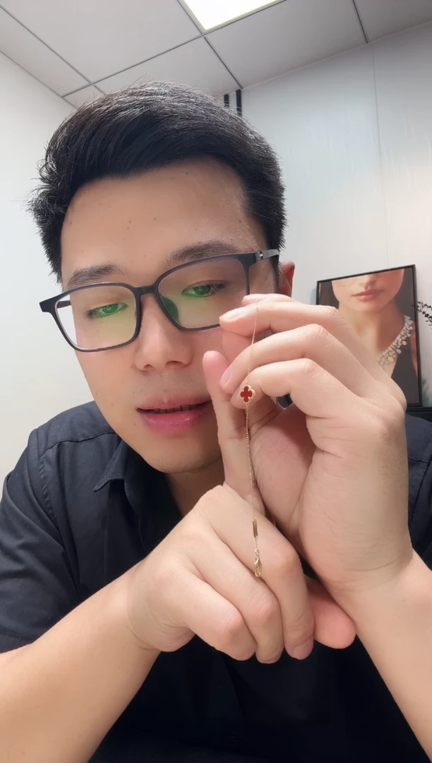 18K金镶嵌手链玛瑙/玉髓奥****黄红色k黄，小单花手链