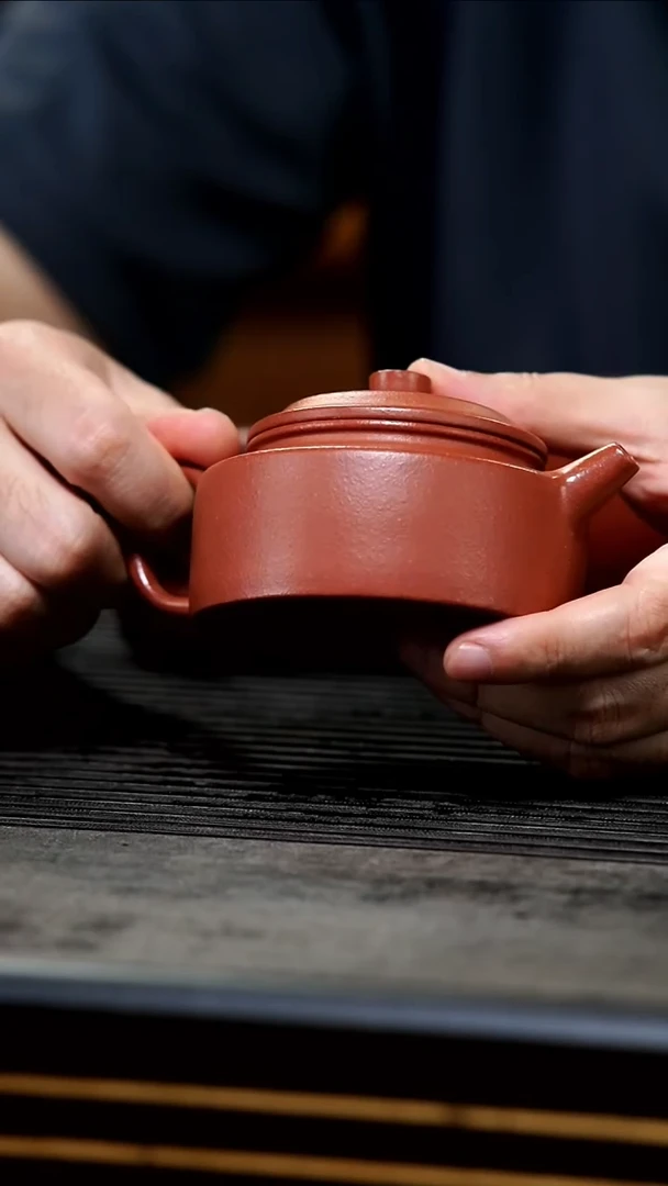 茶壶紫砂15-半手红降坡折肩德钟180cc