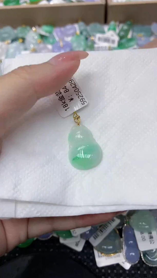 翡翠18K金镶嵌颈饰111111111