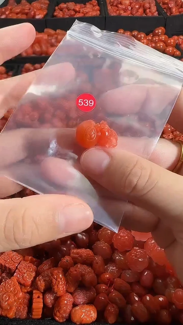 颈饰未镶嵌南红玛瑙1