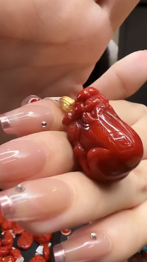 吊坠(不含链)18K金镶嵌南红玛瑙瓦西料貔貅/18.2*26.8