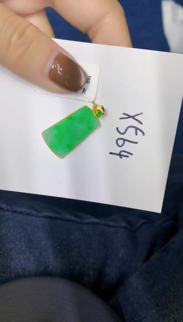 颈饰18K金镶嵌翡翠缅甸天然翡翠A货