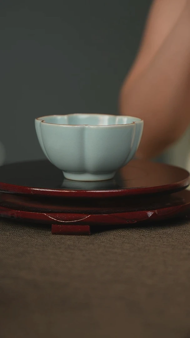 精品 带底款 五瓣梅花杯 汝瓷  礼盒装