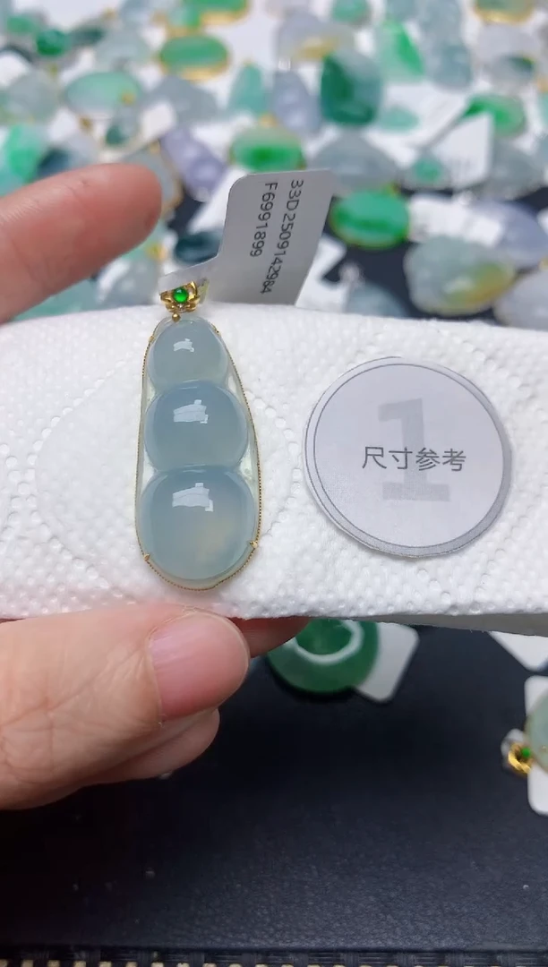 颈饰18K金镶嵌翡翠天然缅甸A货翡翠