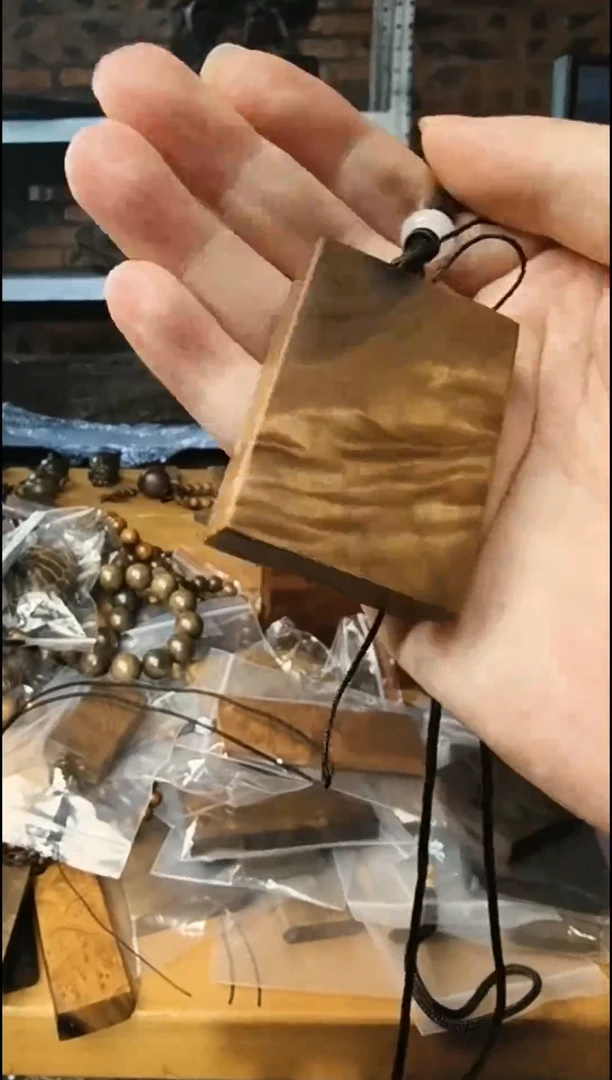 【闪购商品】金丝楠无事牌手把件