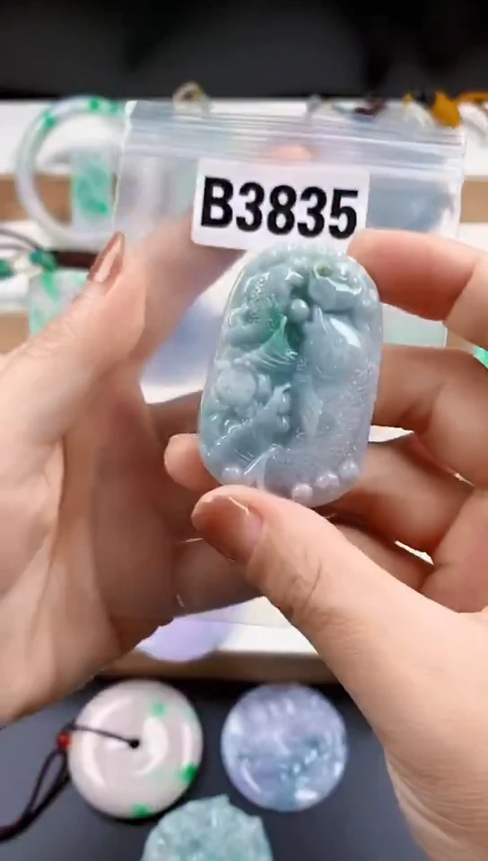 颈饰未镶嵌翡翠天然翡翠吊坠挂件