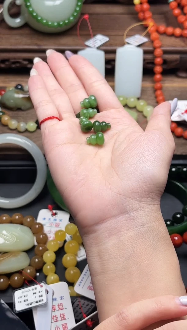 吊坠(不含链)未镶嵌和田玉碧玉 葫芦有瑕疵多样性发一