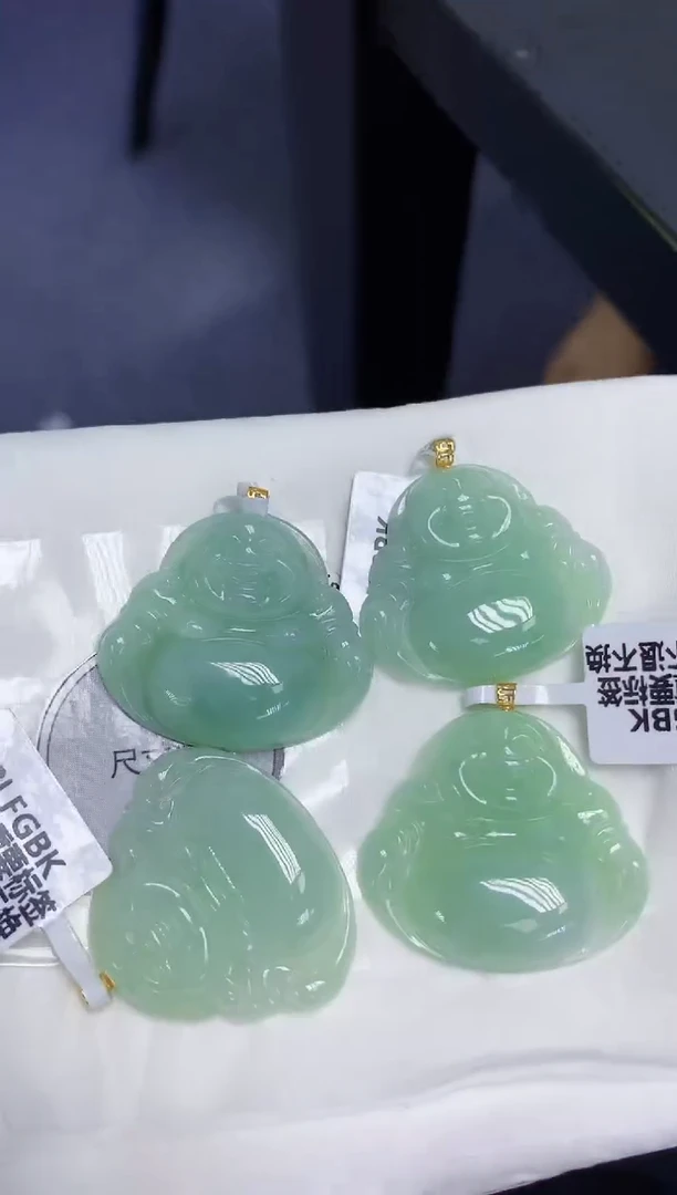 翡翠18K金镶嵌颈饰天然缅甸翡翠A货多样性发其一