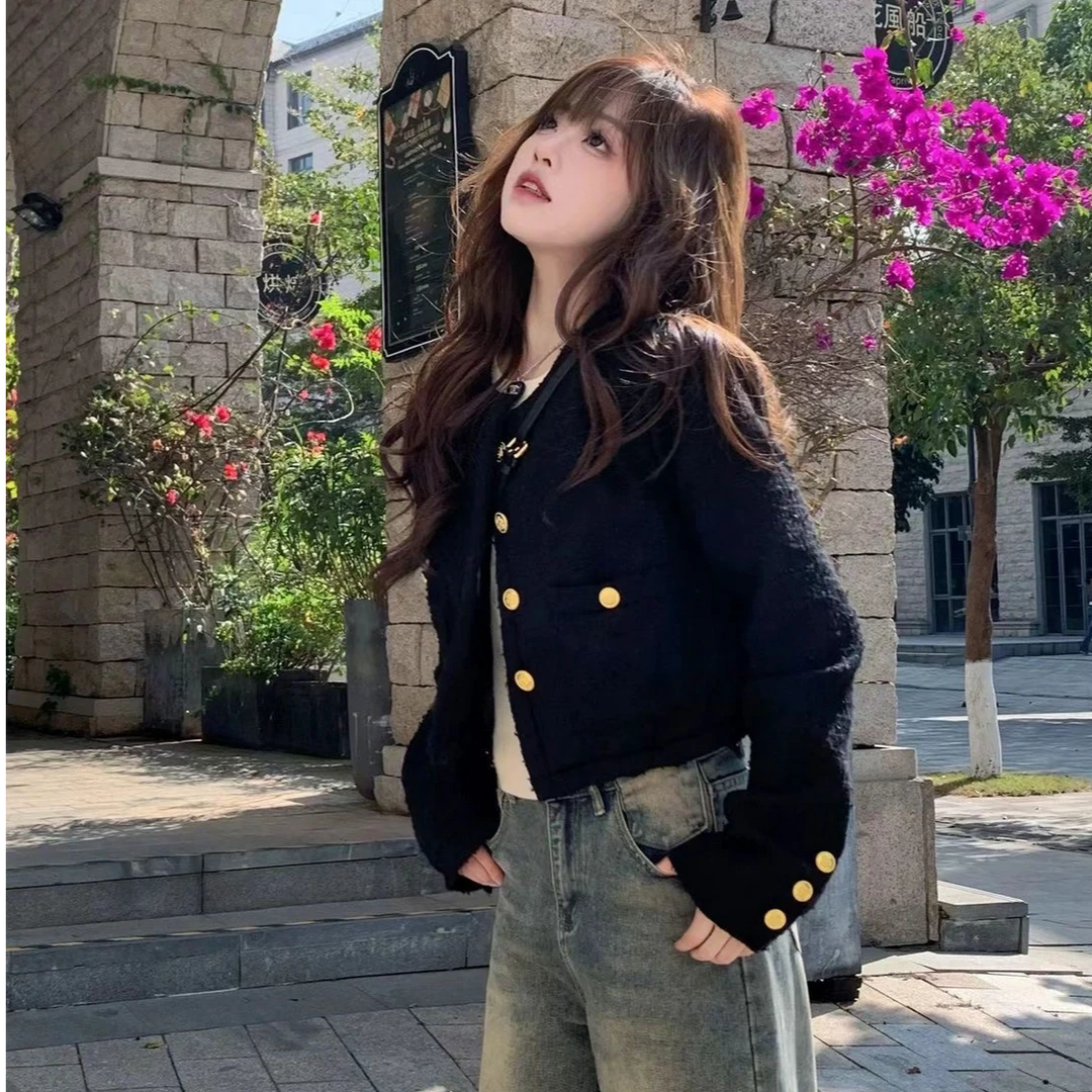 运费补贴-通勤黑金属扣短款圆领小香风外套春秋季黑色无领上衣