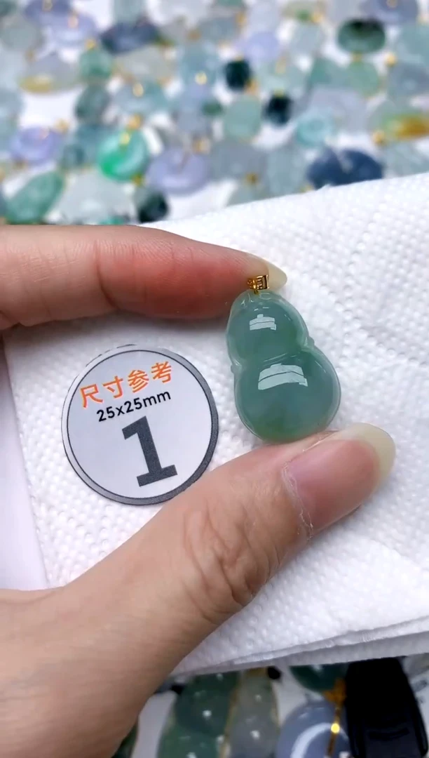 颈饰18K金镶嵌翡翠天然A货翡翠