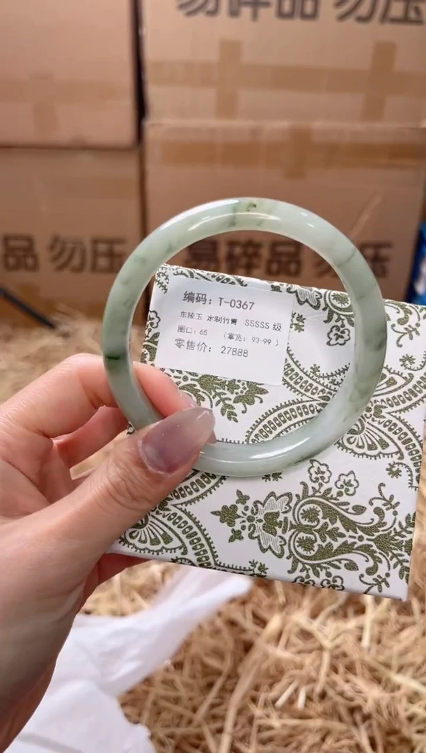 未镶嵌手镯石英质玉T-0367