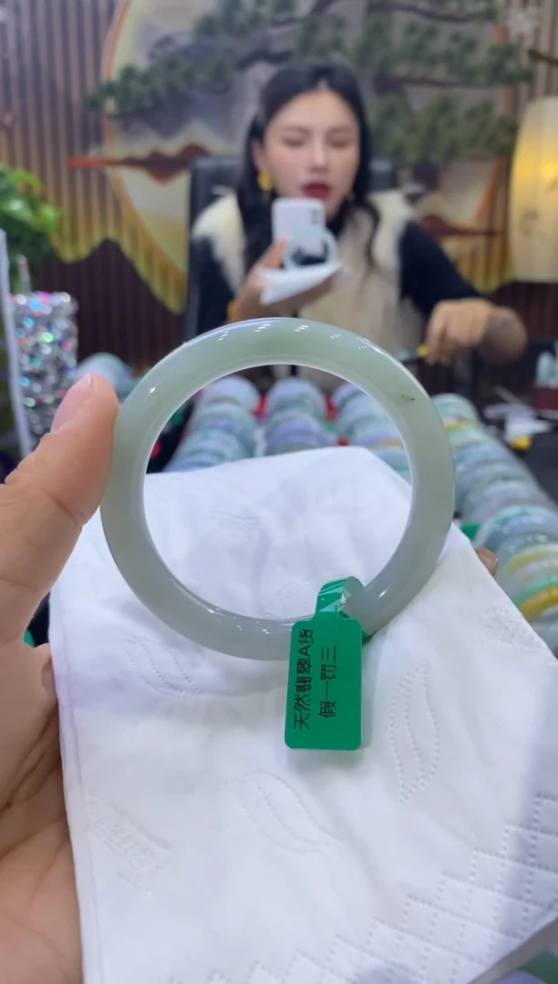 【闪购商品】翡翠手镯未镶嵌多人09347