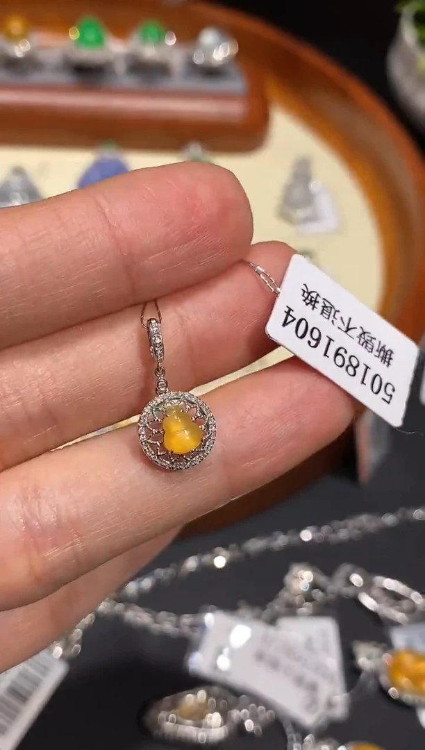 【闪购商品】翡翠颈饰18K金镶嵌吊坠