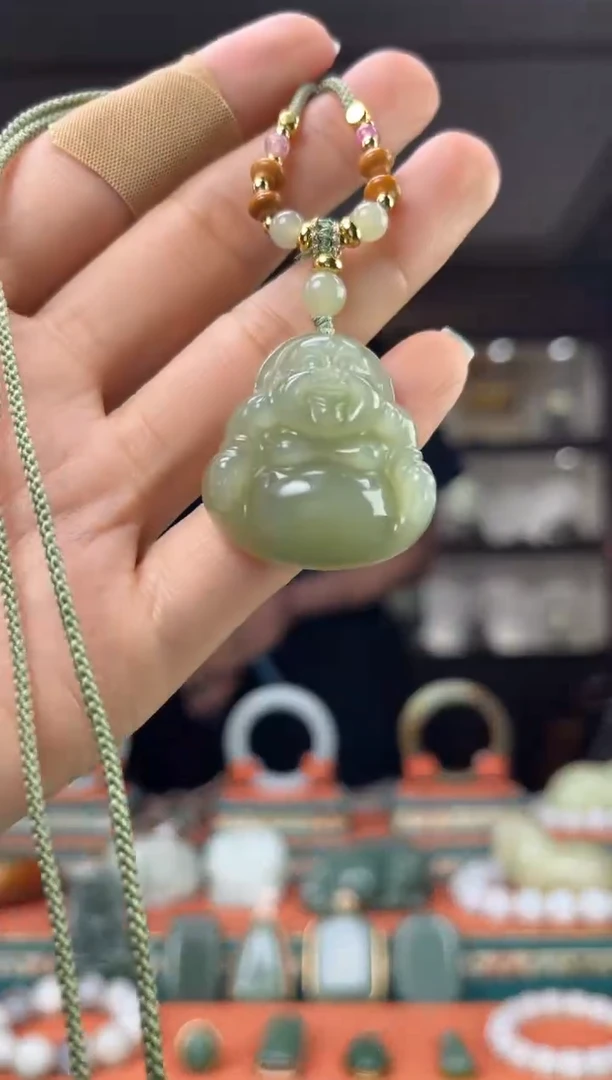 和田玉未镶嵌颈饰佩佩