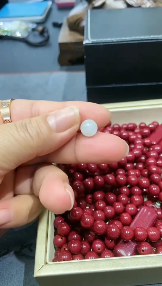 颈饰未镶嵌翡翠手串