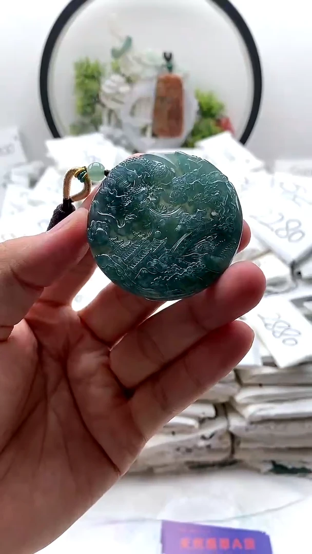 颈饰未镶嵌翡翠龙牌