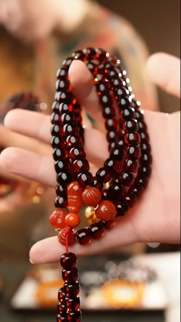 琥珀颈饰未镶嵌8+血珀老型108