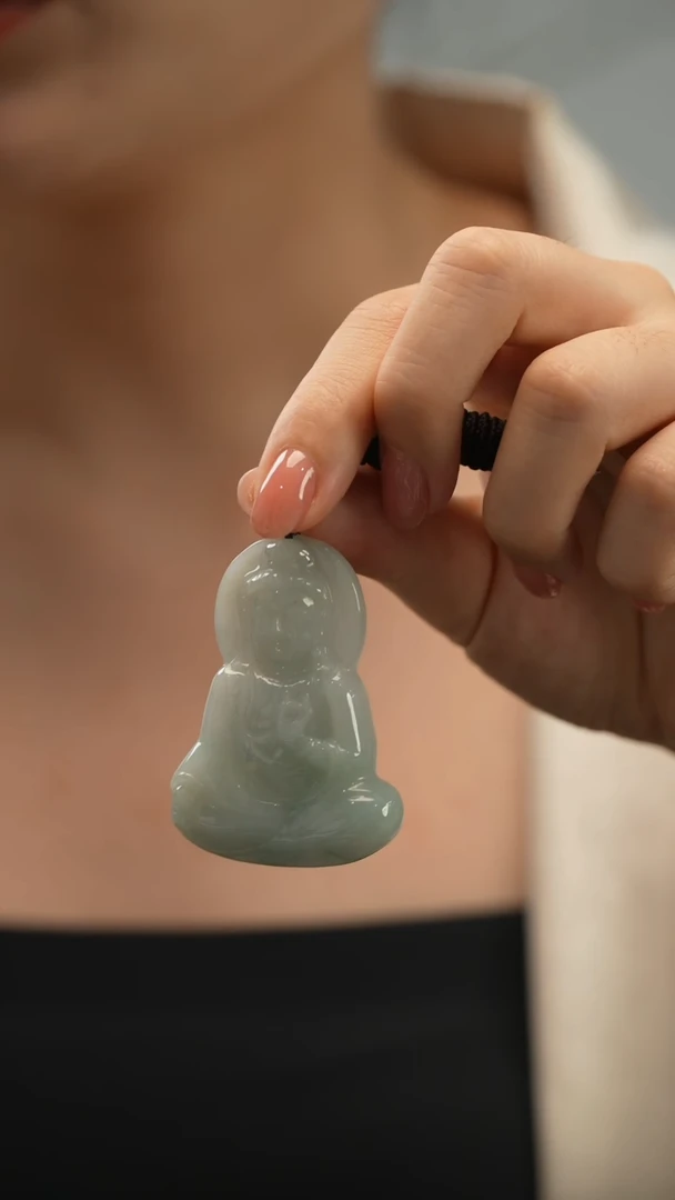 翡翠未镶嵌颈饰观音