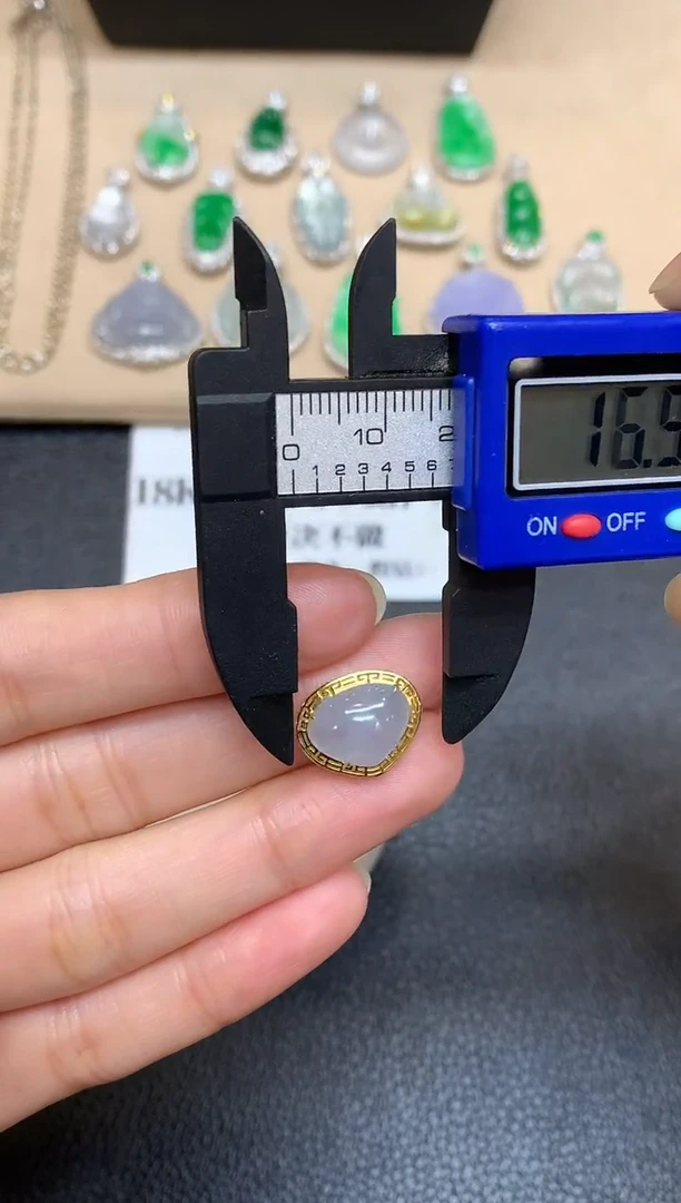 18K金镶嵌手链翡翠爱心【无服务费