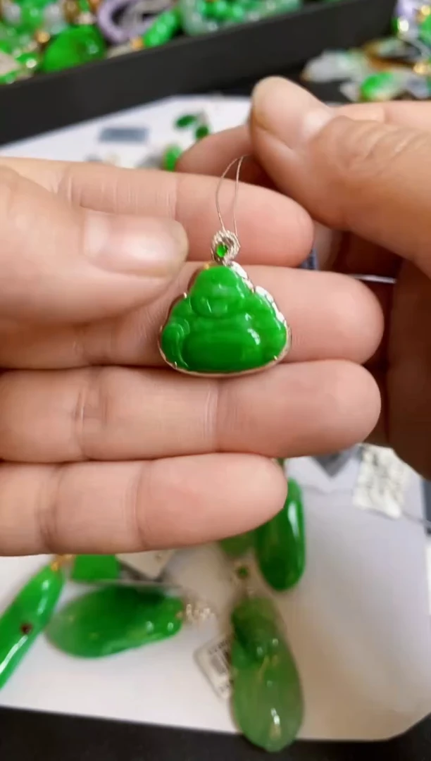 【闪购商品】翡翠颈饰18K金镶嵌佛