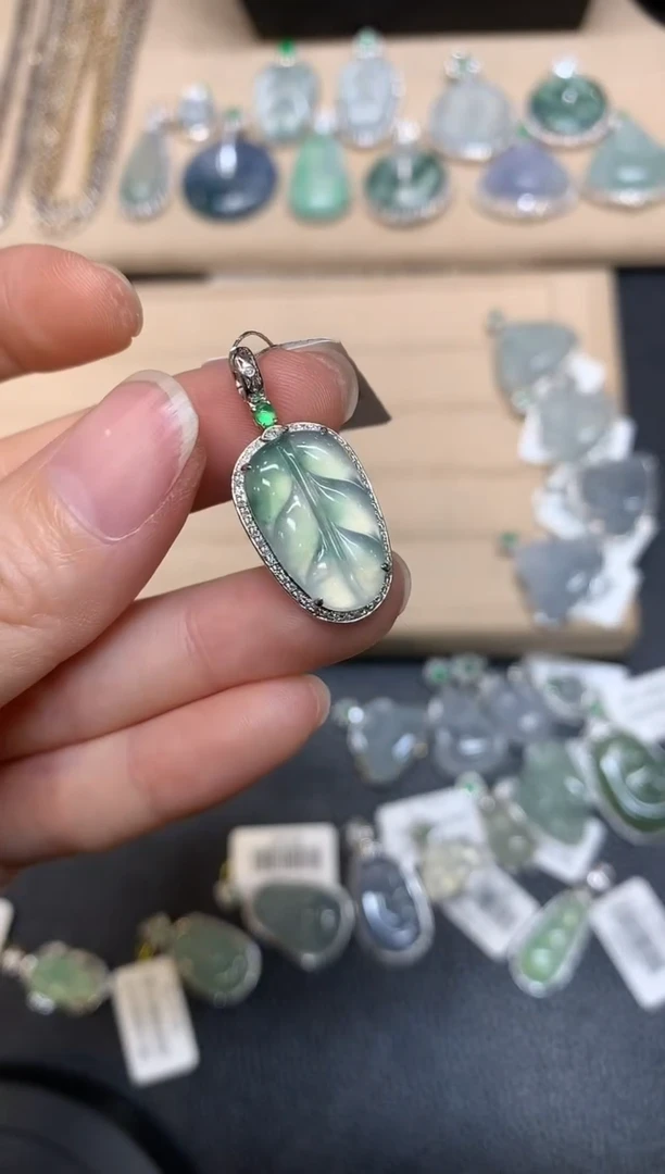 【闪购商品】翡翠颈饰18K金镶嵌【无服务费