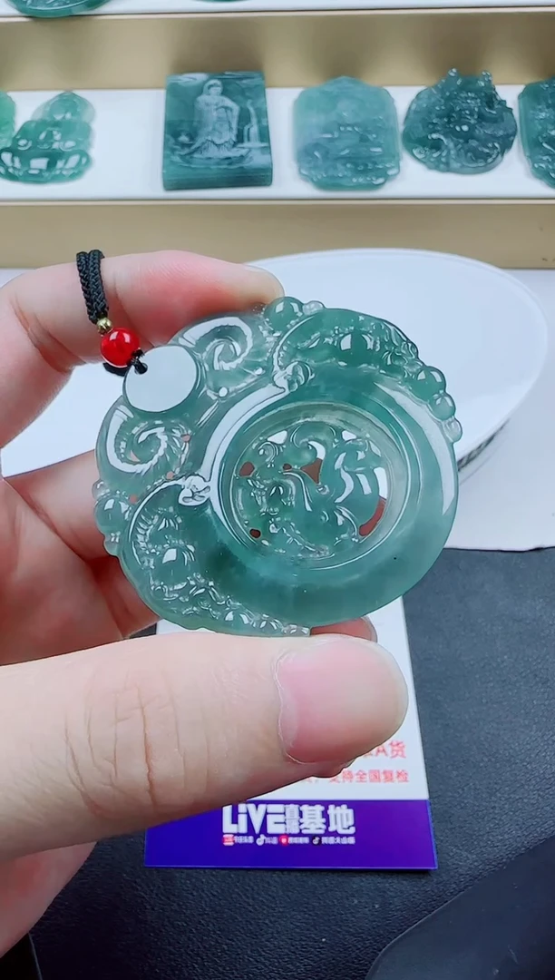 颈饰未镶嵌翡翠三羊多样性发其一