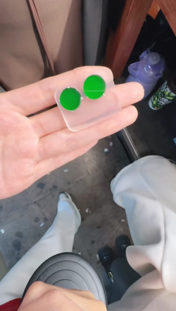未镶嵌定制翡翠A货有轻微色差属于正常现象，耳钉1