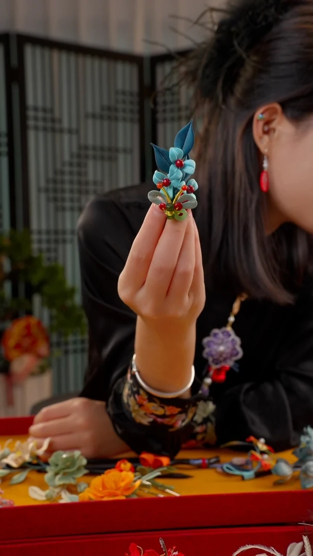 刺绣非遗绒花手工饰品