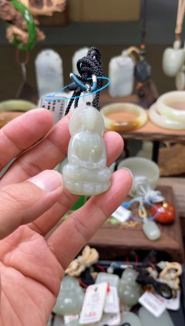 【闪购商品】和田玉吊坠未镶嵌且末青白 观音 多样性发一