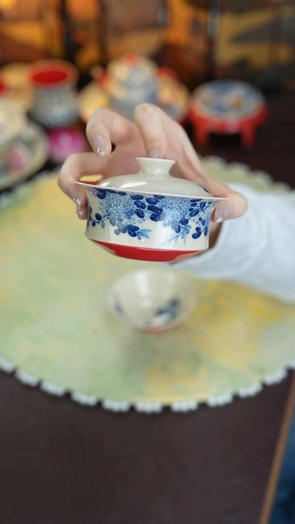 景德镇手工手绘釉下青花雨香斋宫墙红盖碗