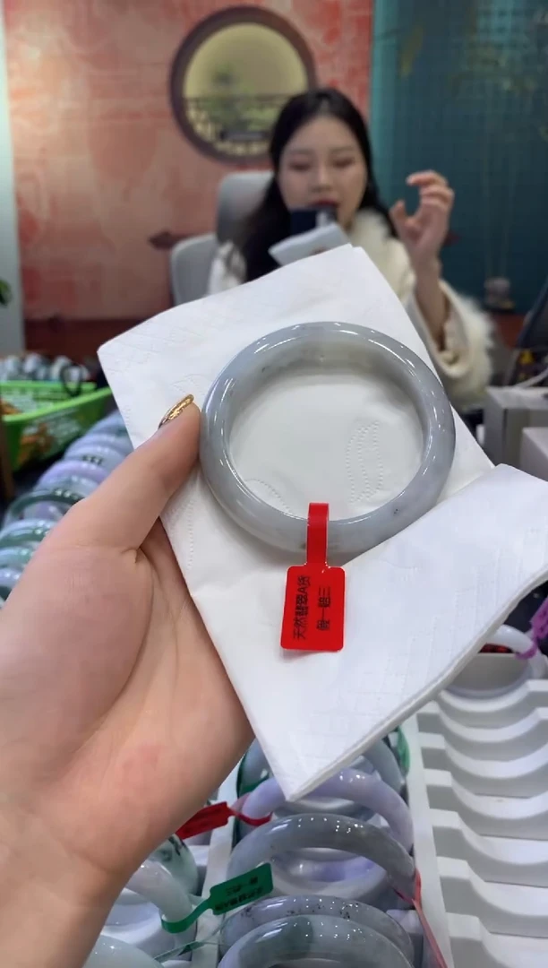 【闪购商品】翡翠手镯未镶嵌多人17508