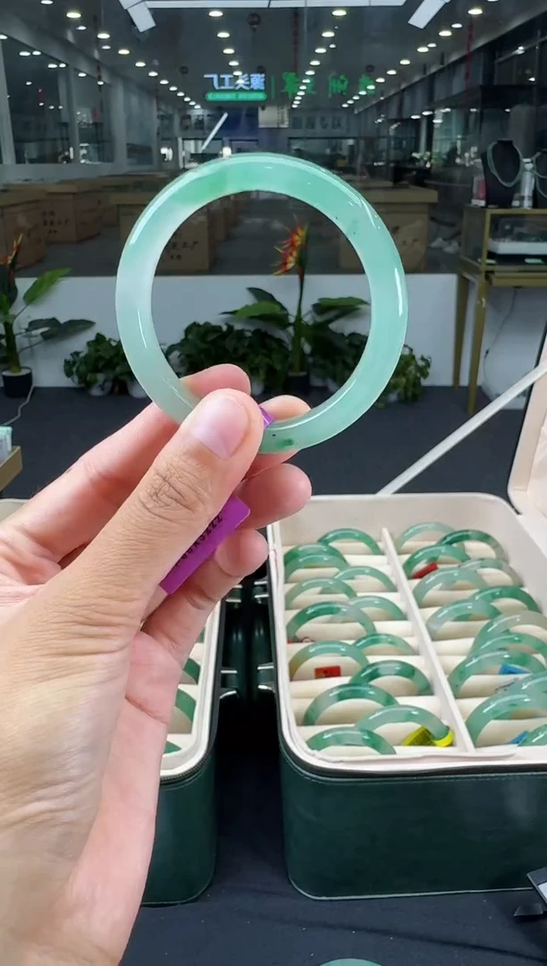 石英质玉（非洲翠）手镯未镶嵌106