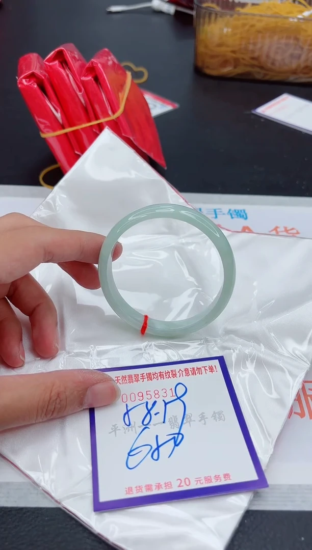 翡翠手镯未镶嵌1