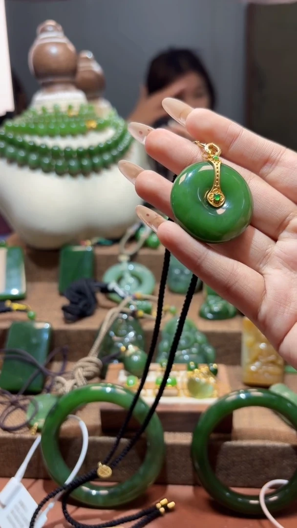 和田玉（碧玉）18K金镶嵌颈饰1