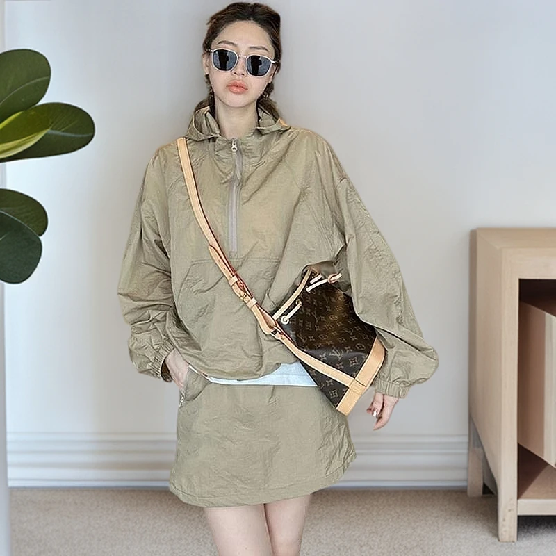 复古休闲连帽防晒套装女春夏新款货宽松薄款冲锋衣外套短裙两件套