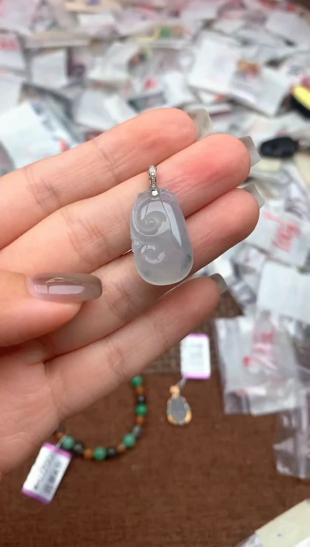 18K金镶嵌挂件翡翠—